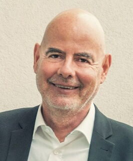 Dr. Hermann Küster, Entwicklungsbegleiter